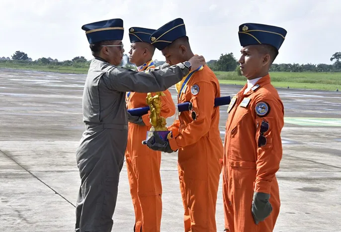 Perwira-Penerbang-TNI-AL